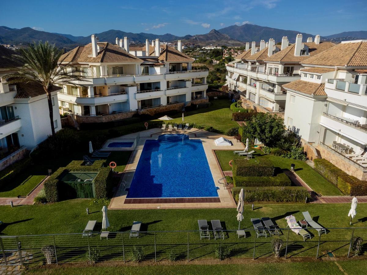 Appt 401-3-Bed-Heaven Beach-Paseo-All Year Heated Pool-Free Bikes Estepona Exterior photo