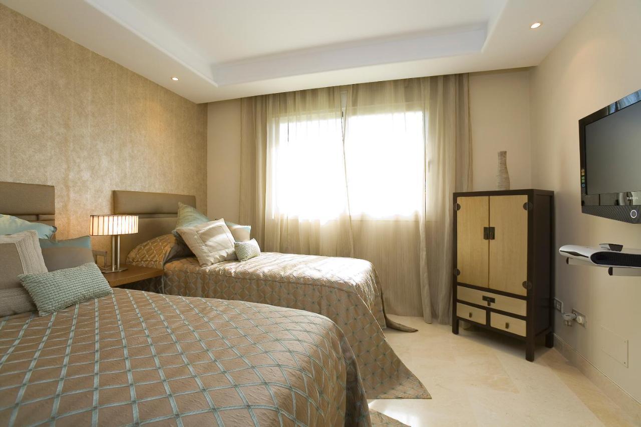 Appt 401-3-Bed-Heaven Beach-Paseo-All Year Heated Pool-Free Bikes Estepona Exterior photo